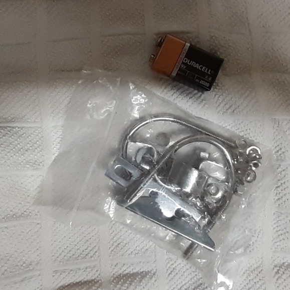 Small bag of miscellaneous metal parts - Picture 5 of 5